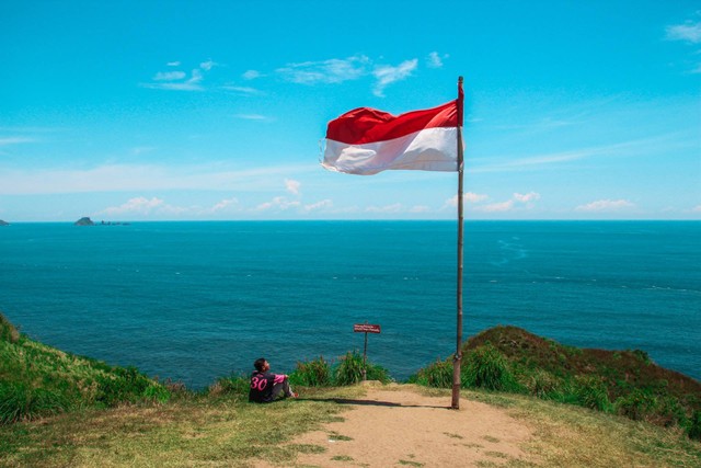 Ilustrasi bendera merah putih. Foto: Unsplash