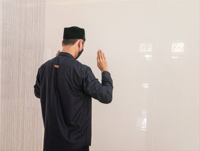 Ilustrasi Sholat Hajat. Foto: freepik.com