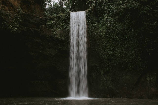 Ilustrasi harga tiket masuk air terjun kalibendo, Foto: Florian GIORGIO/Unsplash
