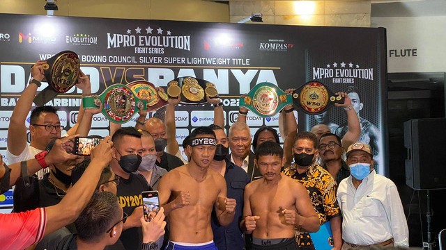 Daud Yordan dan Panya Uthok jelang pertarungan MPRO Evolution Fight Series 2022, di Balai Sarbini, Jakarta, Kamis (30/6/2022). Foto: Soni Insan Bagus/kumparan