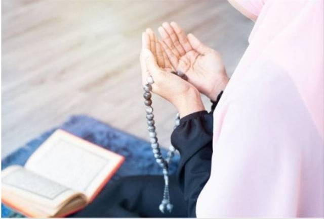 Bacaan Niat Sholat Witir 2 Rakaat dan 1 Rakaat yang Benar | kumparan.com