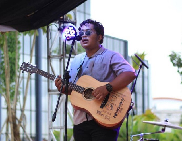 Wakman, musisi jalanan di Pontianak yang viral di TikTok. Foto: Instagram @wakmann_