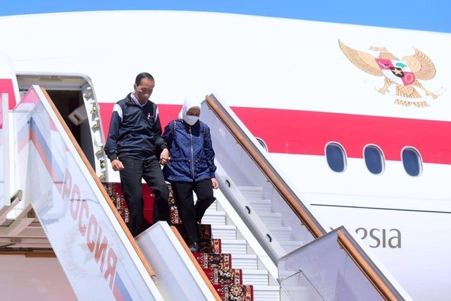 Presiden Joko Widodo tiba di Rusia, Kamis (30/6/2022). Foto: Muchlis Jr/Biro Pers Sekretariat Presiden