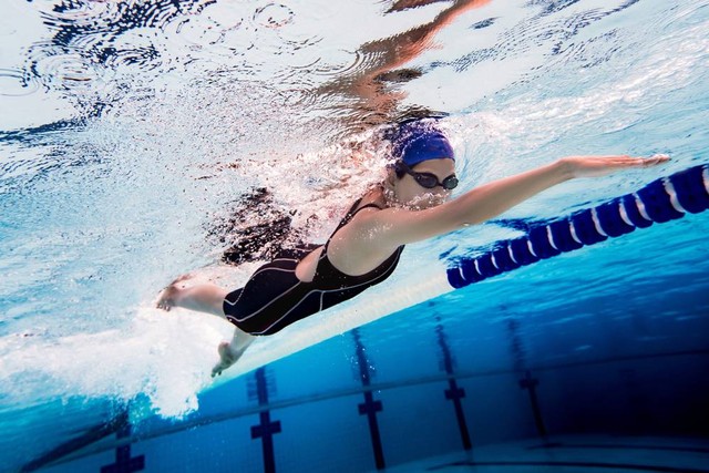 Ilustrasi berenang. Foto: Shutterstock