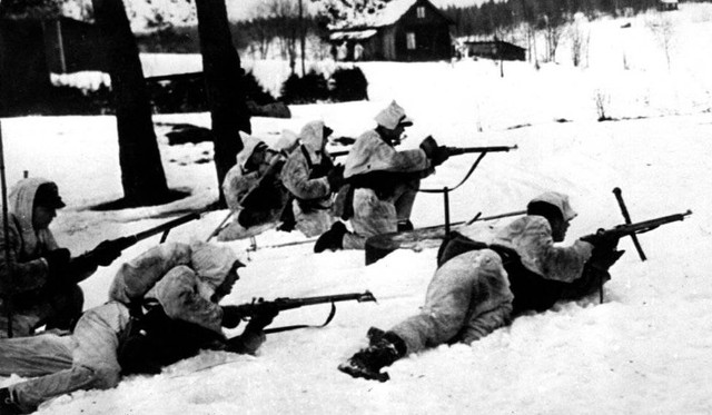 Finland bertahan sampai Maret 1940 namun kehilangan Provinsi Karelia di timur kepada Rusia.