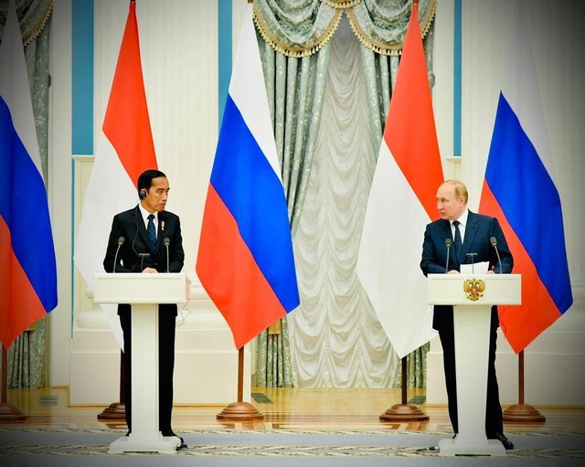 Presiden RI Jokowi dan Presiden Rusia Vladimir Putin di Istana Kremlin, Rusia, pada Kamis (30/6).  Foto: Laily Rachev/Biro Pers Sekretariat Presiden