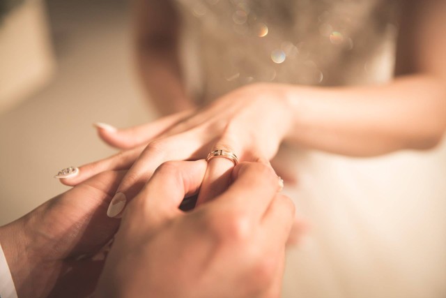 Ilustrasi arti cincin di jari tangan. Foto: Unsplash