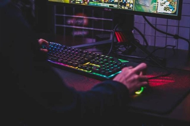 Ilustrasi gamer. Foto: Axville/Unsplash