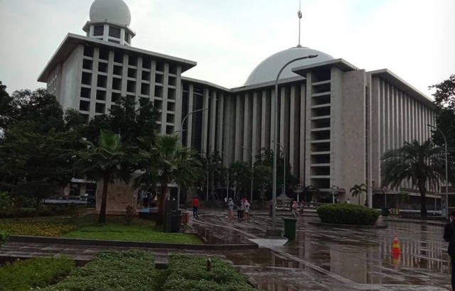 Masjid Istiqlal Jakarta. Sumber : Koleksi Pribadi.