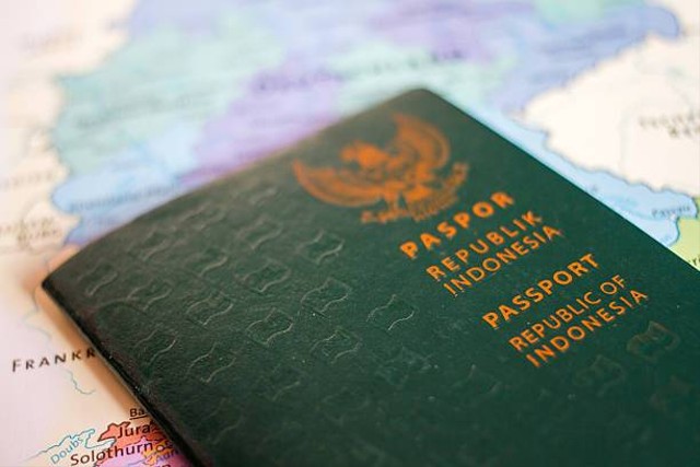 Perbedaan Paspor Elektronik dan Paspor Biasa, Foto: Unsplash.