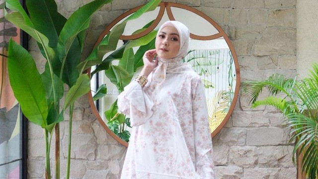 7 Ide Ootd Hijab Feminin Ala Richa Iskak 1553