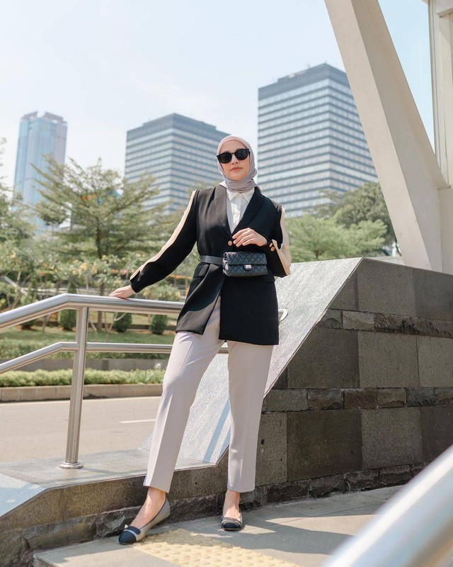 Bergaya Lady Boss, Ini 5 Outfit Hijab 