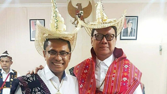 Mantan Menteri Perindustrian Saleh Husin bersama Tjahjo Kumolo. Foto: Saleh Husin