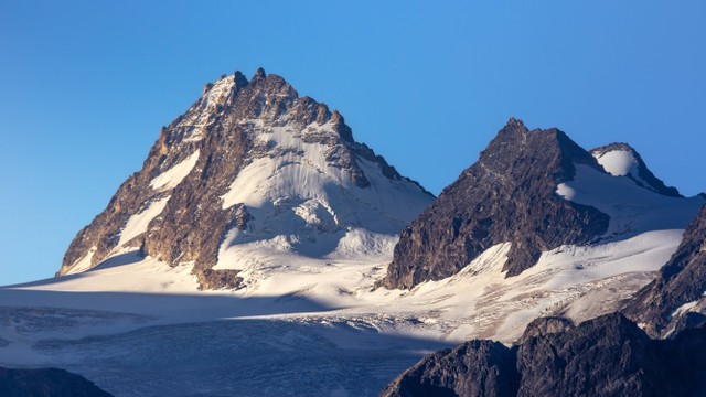 Ilustrasi Gunung Terbesar di Indonesia, Foto Pexels Marek Piwnicki