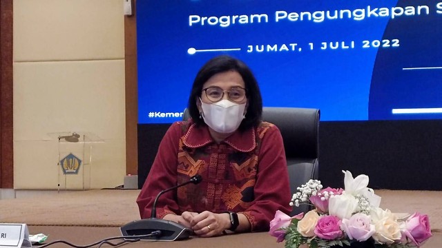 Menteri Keuangan Sri Mulyani dalam konferensi pers di Gedung DJP, Jumat (1/7).  Foto: Ave Airiza Gunanto/kumparan