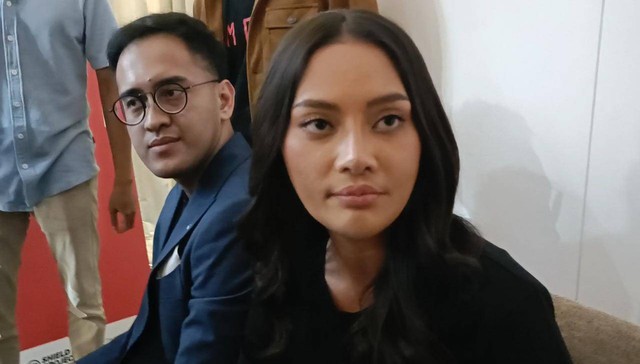 Erika Carlina rilis e-cigarette MOTI, di kawasan Kemang, Jakarta Selatan, Jumat (1/7). Foto: Giovanni/kumparan