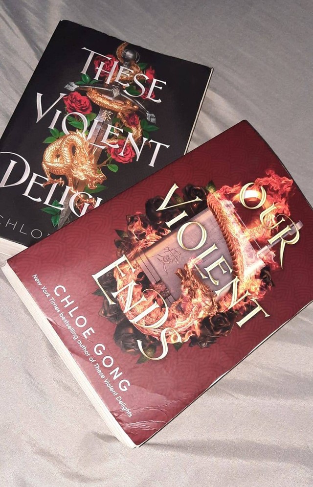 Serial buku These Violent Delights oleh Chloe Gong. Foto oleh Yukiko Previa Mosseila