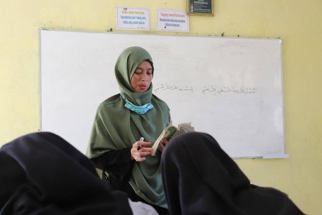 Tunjang pendidikan, PT. Jasmine Natural Kosmetik -Dompet Dhuafa Salurkan Bantuan Bagi Guru Honorer di Bogor, Jawa Barat (Jumat, 10/06/2022)