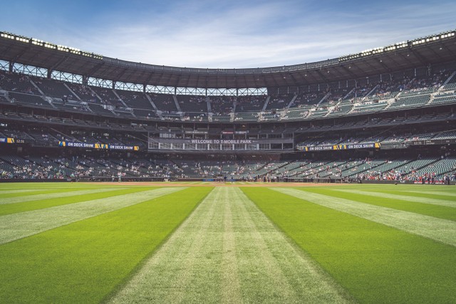 Ilustrasi stadion terbesar di Indonesia, sumber foto: (Jordan Rowland) by Unsplash.com