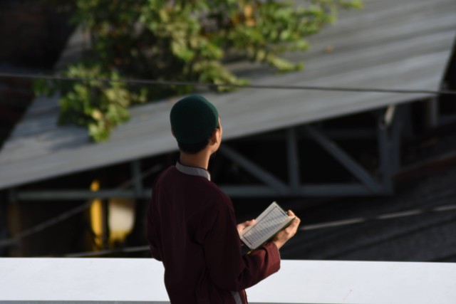 Ilustrasi artikel Kumpulan Hadits Shahih Tentang Kehidupan. Sumber: unsplash.com/Masjid Pogung Dalangan