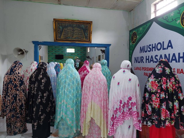 WBP Lapas Perempuan Palembang Gelar Sholat Ghoib, Sabtu (02/07). Foto: Humas LPP