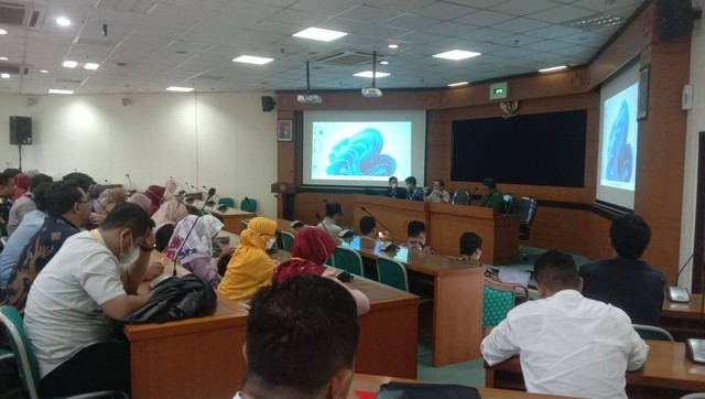 Peserta pelatihan Humas PTMA sedang mendengarkan sambutan dari Sekretaris Universitas Muhammadiyah Yogyakarta (UMY) pada Sabtu (2/7/2022). (Sumber foto: Risqi Sonjaya)