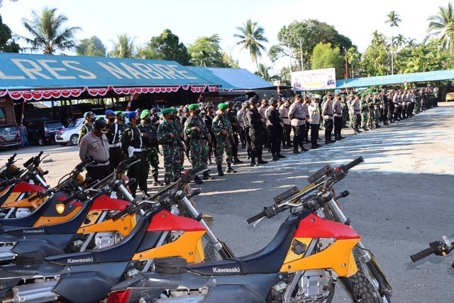 Patroli Polres Nabire menjaga situasi keamanan pasca pengesahan UU Pemekaran Papua. (Foto Humas Polres Nabire)
