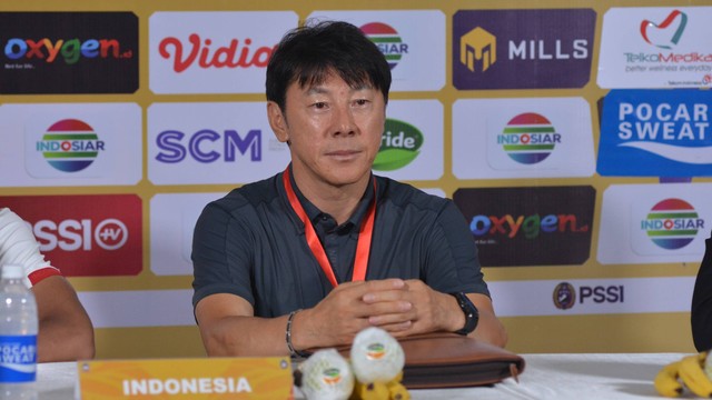 Shin Tae-yong usai laga Timnas U-19 vs Vietnam di Piala AFF U-19, Sabtu (2/7/2022). Foto: Alif Dzaky/kumparan