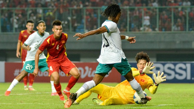 Tim Nasional Indonesia U-19 melawan Tim Nasional Vietnam U-19 dalam laga penyisihan Grup A Piala AFF U-19 2022 di Stadion Patriot Candrabhaga, Bekasi, Jawa Barat, Sabtu (2/7/2022). Foto: Alif Dzaky/kumparan
