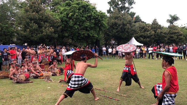 Tradisi Gebug Ende yang masih dilestarikan di Desa Seraya, Karangasem, Bali - IST