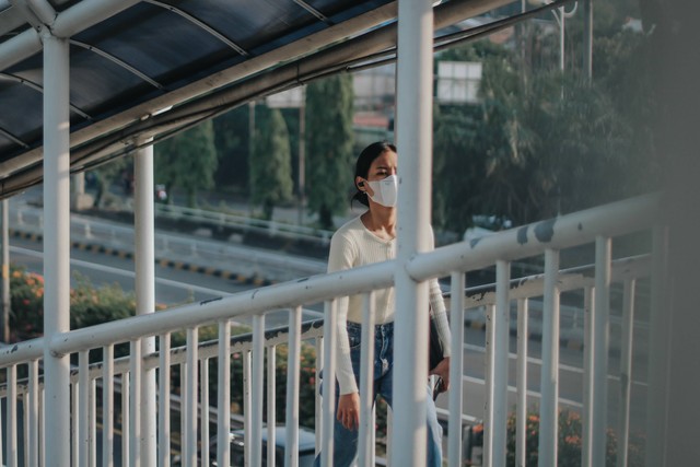 Cara Naik Transjakarta ke Lotte Shopping Avenue, Foto: Unsplash/Andri Aprianto.