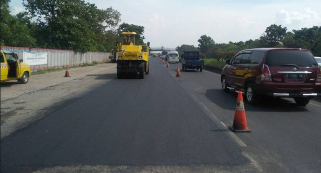 Perbaikan jalan di ruas tol Cipularang dan Padaleunyi. Foto: Dok. Jasa Marga