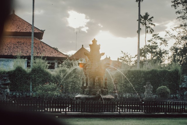 Harga Tiket Masuk Taman Ayun Temple Mengwi Bali 2022, https://unsplash.com/@aryakrisdyantara