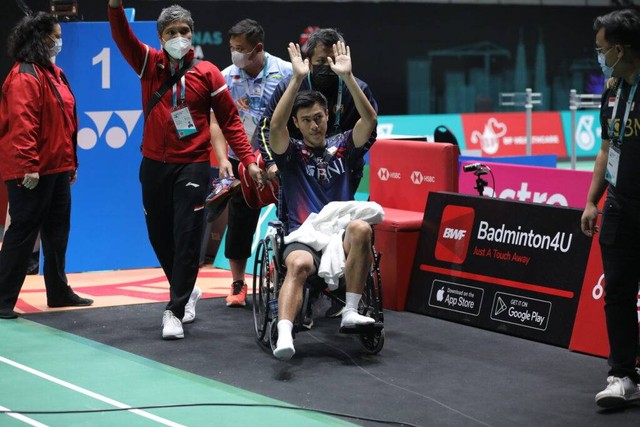 Momen Shesar Rhustavito alami cedera di Malaysia Open. Foto: PBSI