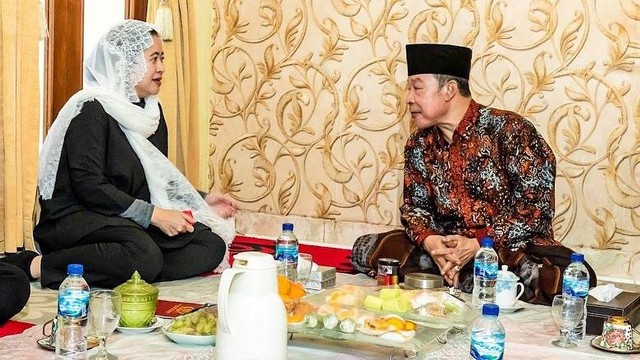 Ketua DPP PDIP Puan Maharani bersilaturahmi ke Pesantren Buntet, Cirebon, Senin (4/7/2022). Foto: Instagram/@puanmaharaniri