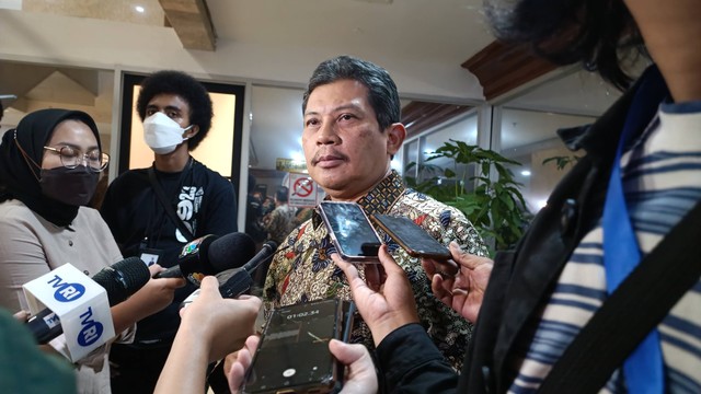 Direktur BPJS Kesehatan Ali Ghufron Mukti menghadiri rapat Komisi IX DPR, Senin (4/7/2022).
 Foto: Ghinaa Rahmatika/kumparan