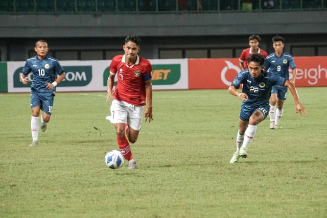 Pertandingan Timnas Indonesia vs Brunei di AFF U-19 dalam laga penyisihan Grup A Piala AFF U-19 2022 di Stadion Patriot Chandrabhaga, Bekasi, Jawa Barat, Senin (4/7/2022).  Foto: Iqbal Firdaus/kumparan