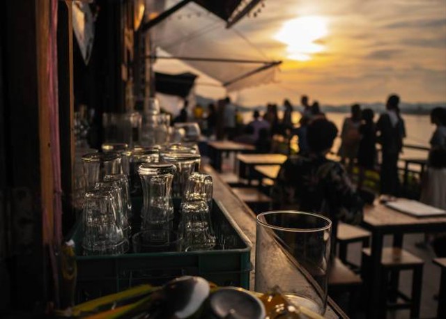 Harga Tiket Masuk Catamaran Beach Club, Foto: Unsplash.