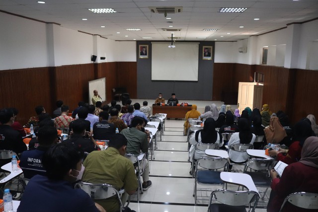 Sivitas akademi FKI UMS melakukan kegiatan penguatan implementasi Al-Islam dan Kemuhammadiyahan, pada Selasa (5/7/2022). (Sumber foto: FKI UMS)