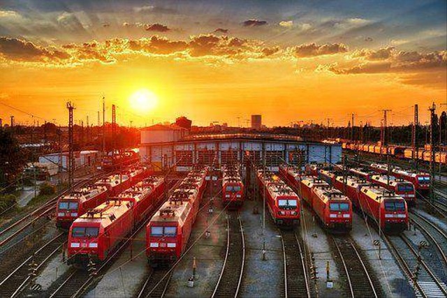 Perbedaan Kereta Api Priority dan Luxury, foto:pixabay.com/kereta