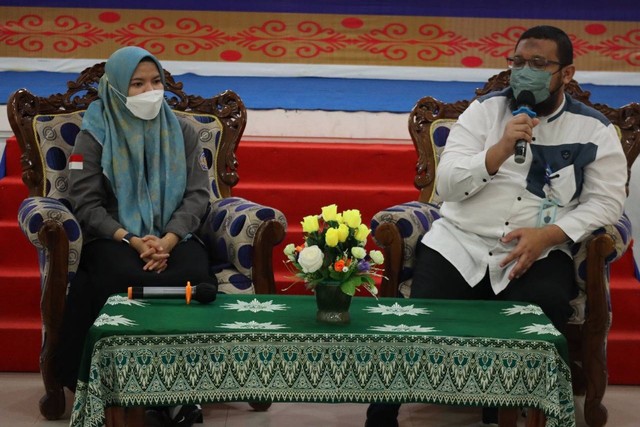 Dedy Setiawan (kanan) Kabiro Akademik dan Kemahasiswaan (Foto: Ade Ismail Ramadhan)