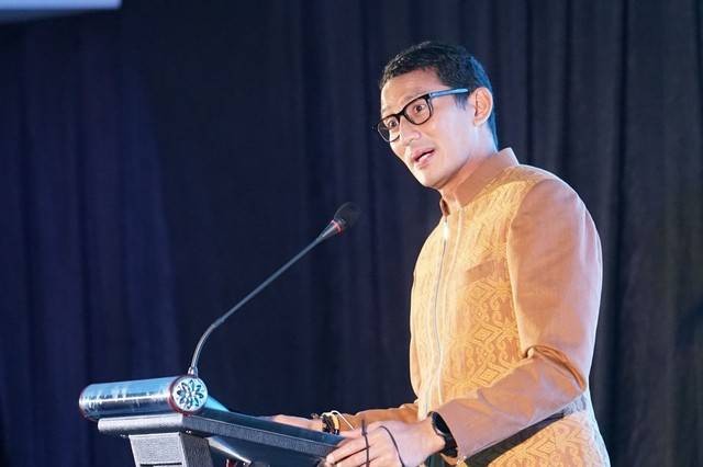 Sandiaga Uno mengenakan baju tenun khas Kalbar. Foto: Banyu Susanto/Hi!Pontianak