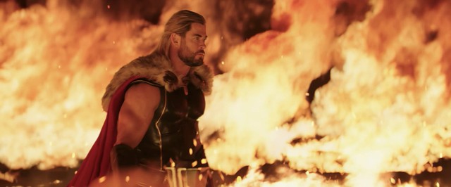 Chris Hemsworth sebagai Thor (Source: IMDB)