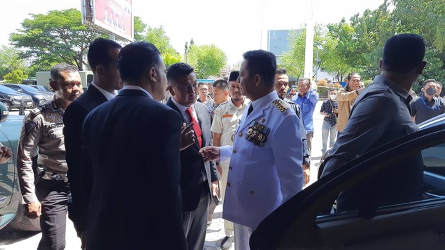 Usai Dilantik Pj Gubernur Aceh, Achmad Marzuki Dikawal Ketat. Foto: Habil Razali/acehkini