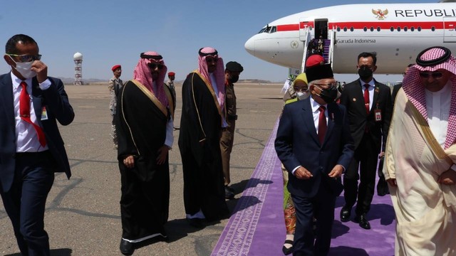 Wakil Presiden Ma'ruf Amin tiba di Madinah, Arab Saudi untuk menunaikan ibadah haji. Foto: KIP