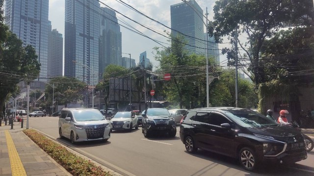 Arus lalu lintas di kawasan Senopati, Jakarta Selatan, Rabu (6/7/2022). Foto: Jonathan Devin/kumparan