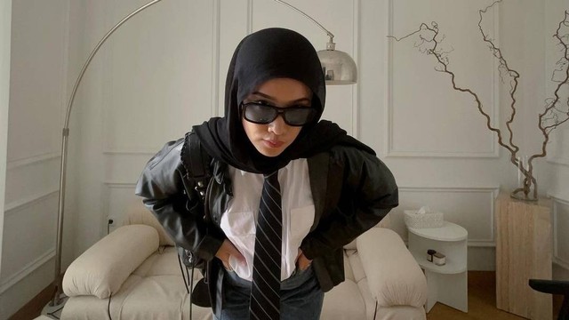 Ilustrasi gaya hijab edgy. Foto: Instagram.com/anaoctarina