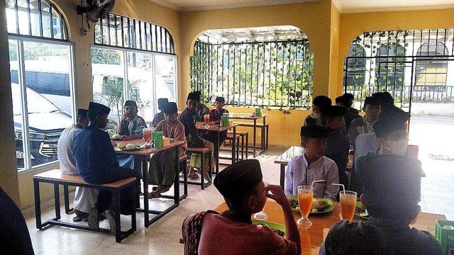Rumah Makan di Lampung Ini Gratiskan Makan Bagi Pemilik Nama Muhammad dan Maria (2)