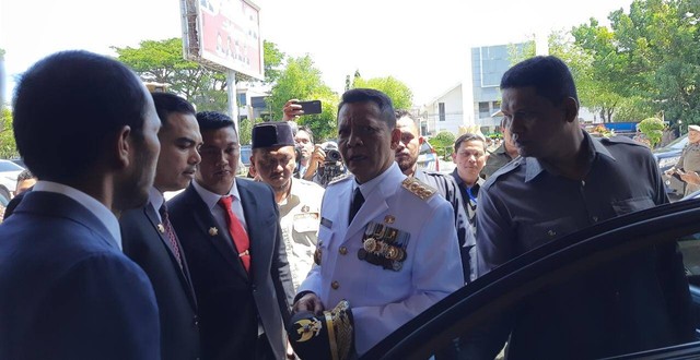 Achmad Marzuki usai dilantik sebagai Pj Gubernur Aceh, Rabu (6/7/2022). Foto: Habil Razali/acehkini