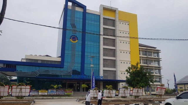 Gedung baru Politeknik Negeri Indramayu yang diresmikan pada Rabu (6/7/2022). Foto: Ciremaitoday/Tomi Indra